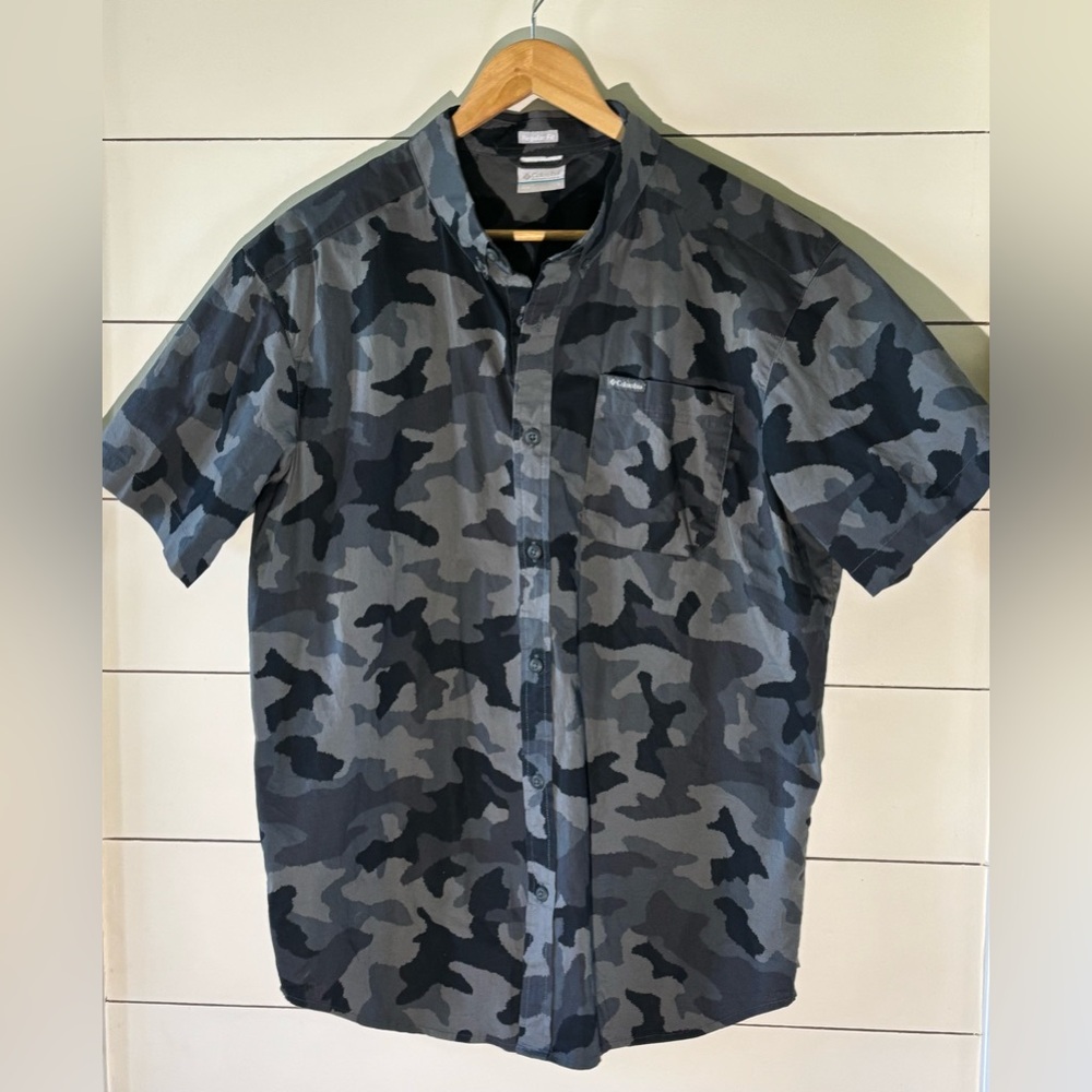 Columbia Men's Gray Camo Shirt